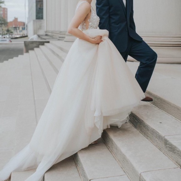 Pollardi Lanisideta Bridal Gown, lightly worn - Picture 11 of 12